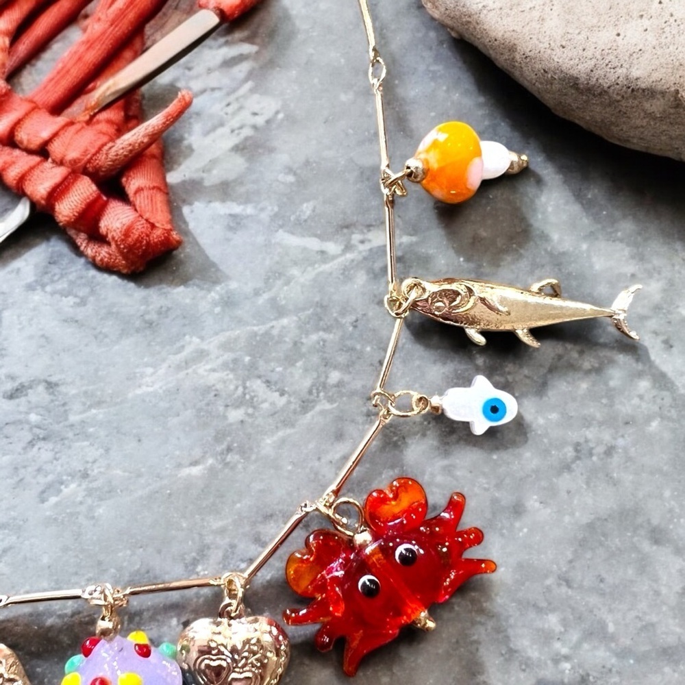 Adorable gold toned summer fun charm necklace. Crab boils here we come! - Picture 4 of 17